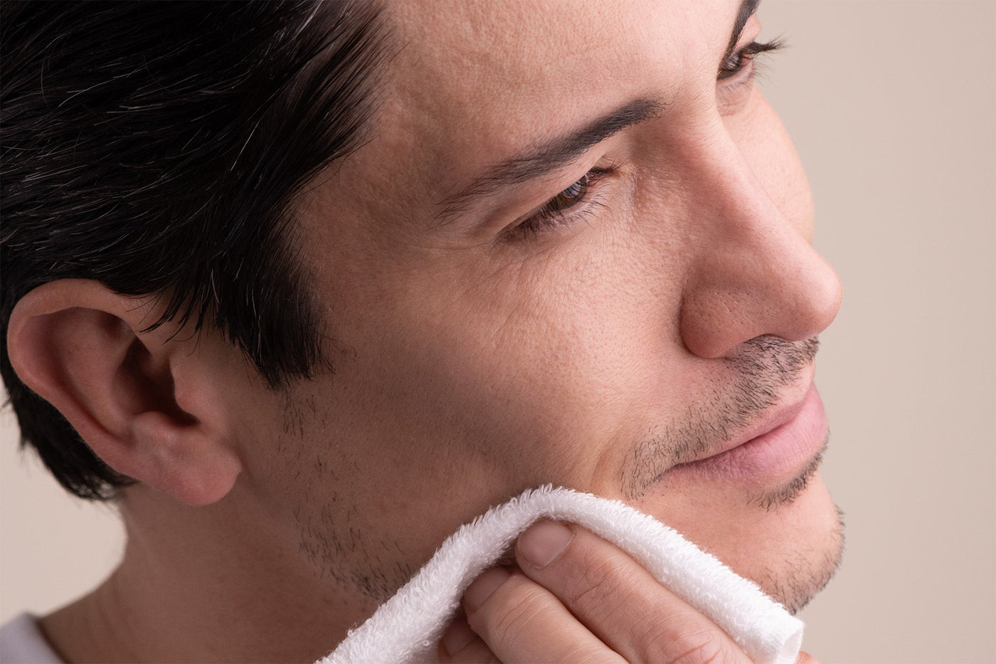 HOW TO CARE FOR YOUR SKIN WHEN FLYING?